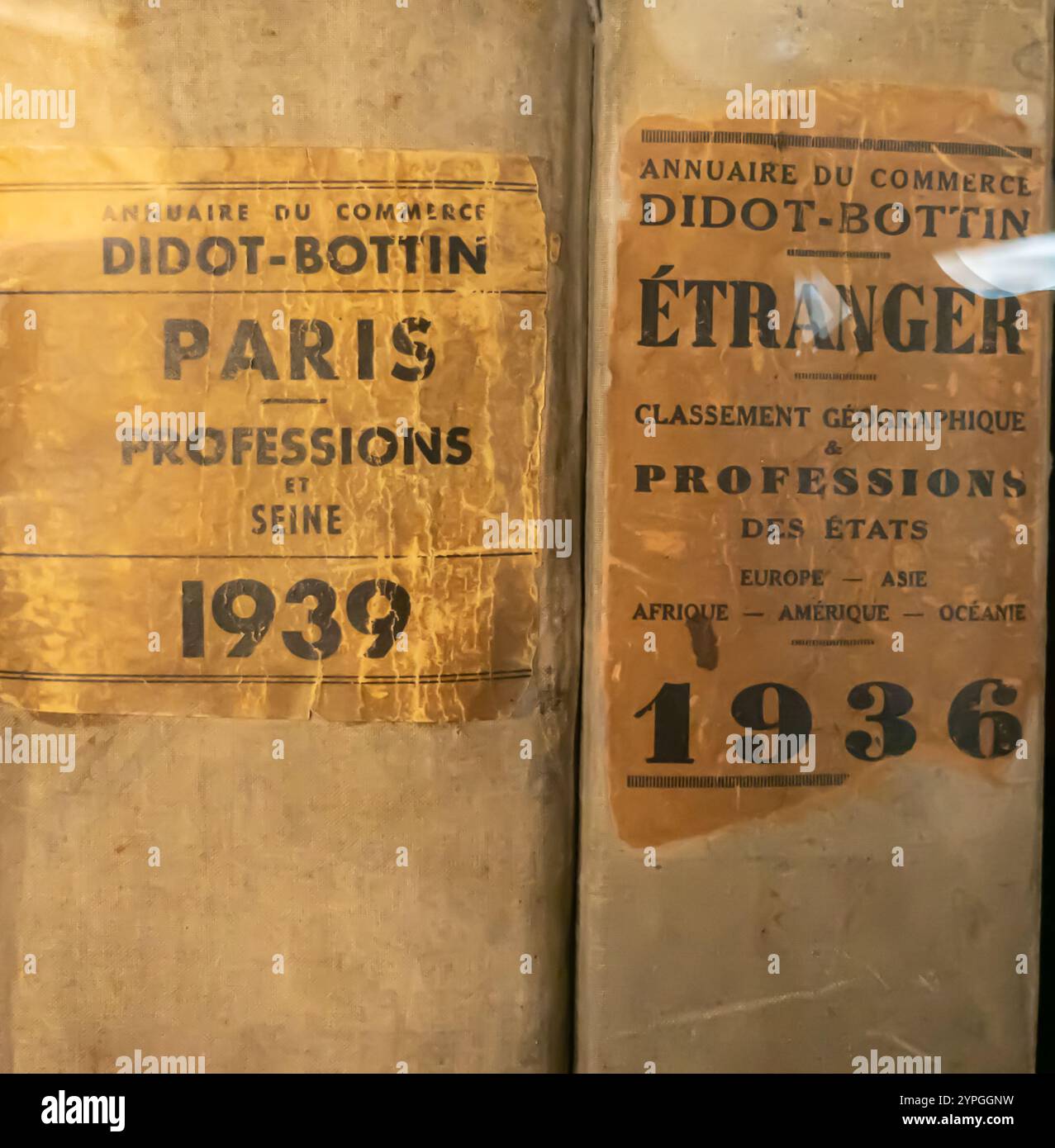 Didot-Bottin Bücher Spines of ÉTRANGER (1936) und PARIS (1939) Stockfoto