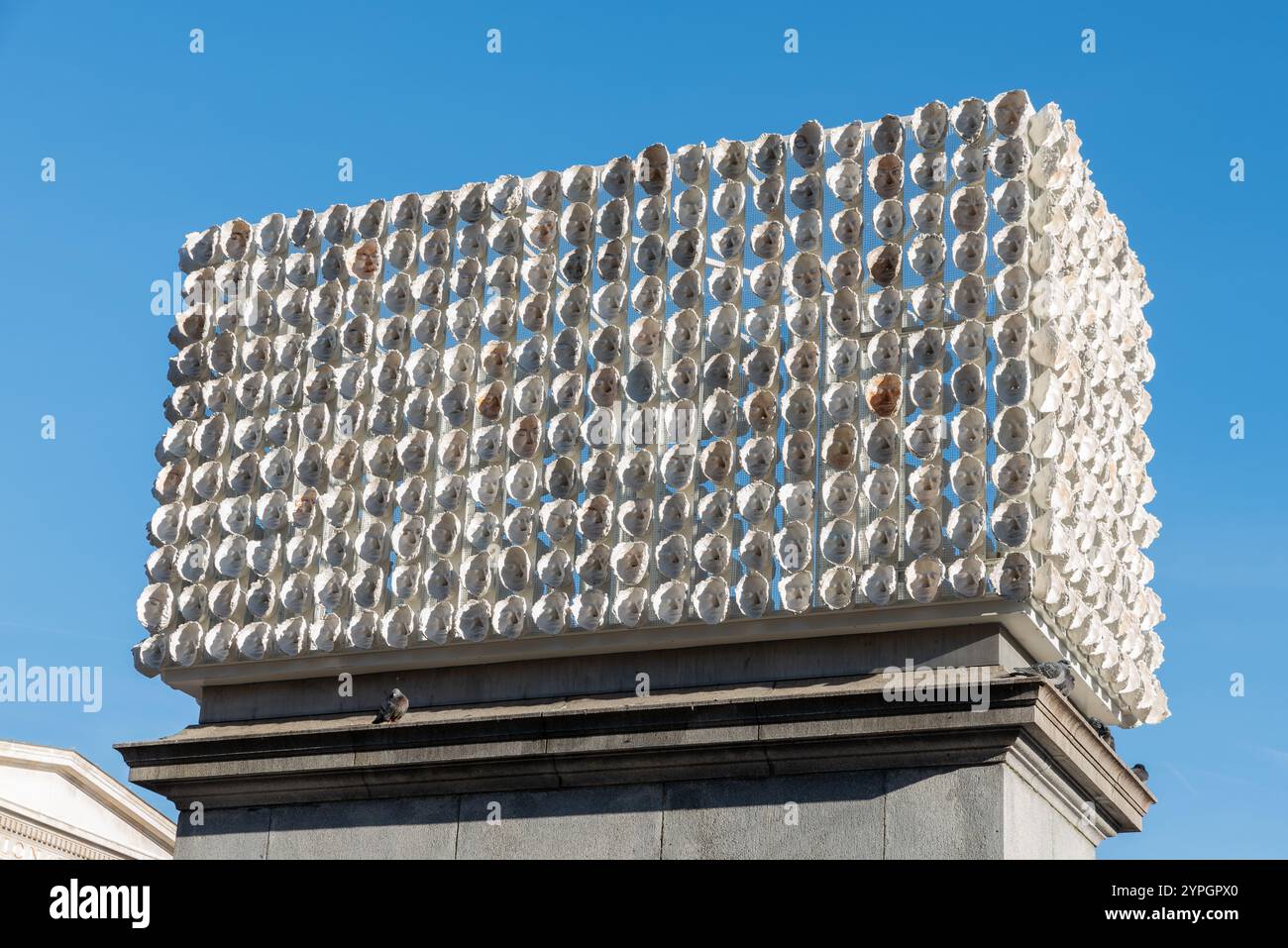 850 Improntas (850 Prägungen), Kunstform auf dem vierten Sockel in Trafalgar Square, London, UK. Abgüsse von Gesichtern von 850 Transmenschen aus aller Welt Stockfoto