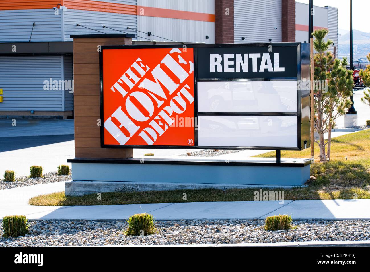 Außenansicht des Home Depot-Schilds am 30. November 2024 in Saratoga Springs, Utah, USA. Das Home Depot wurde 1978 von Bernie Marcus gegründet. Stockfoto