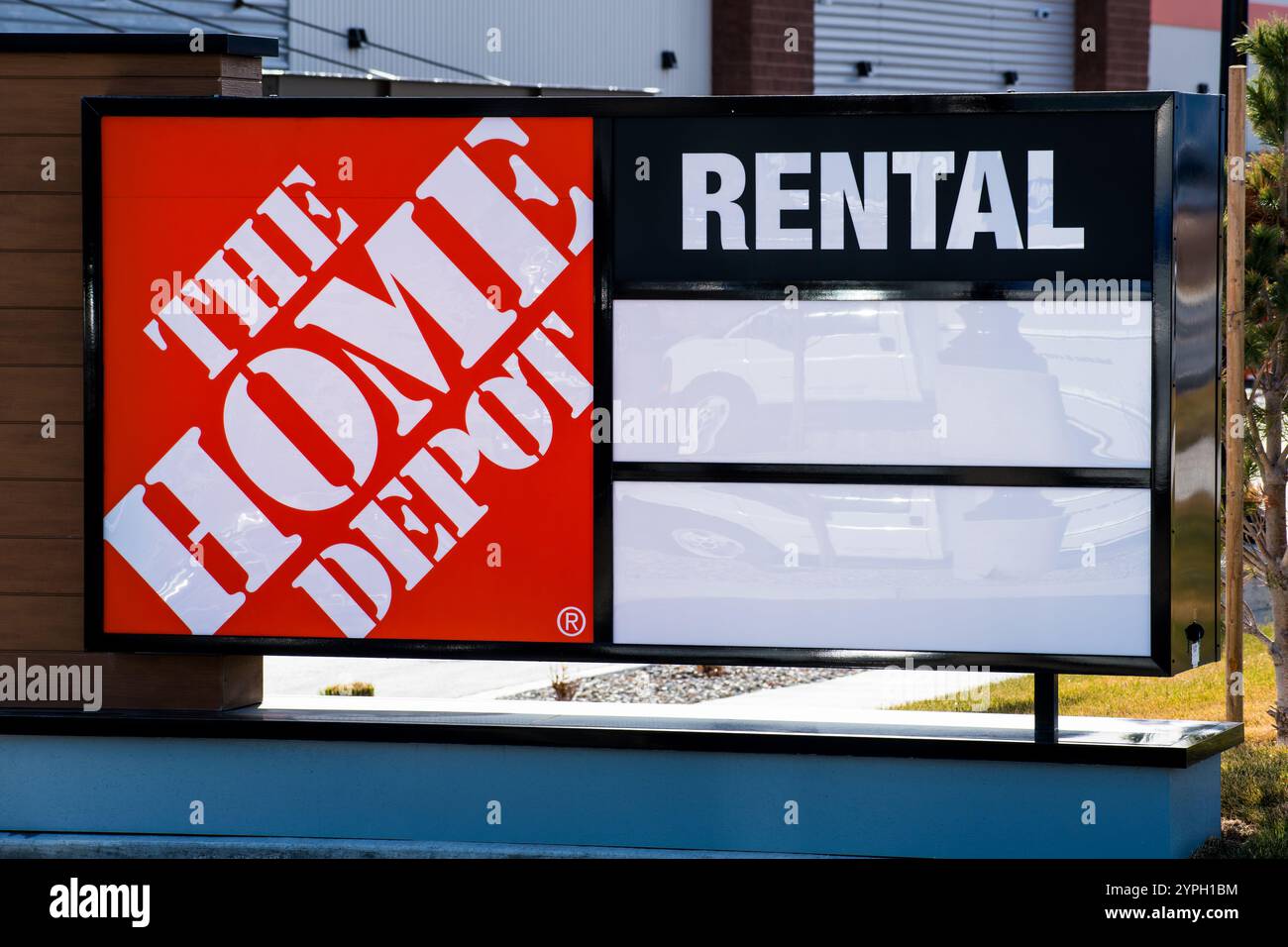 Außenansicht des Home Depot-Schilds am 30. November 2024 in Saratoga Springs, Utah, USA. Das Home Depot wurde 1978 von Bernie Marcus gegründet. Stockfoto