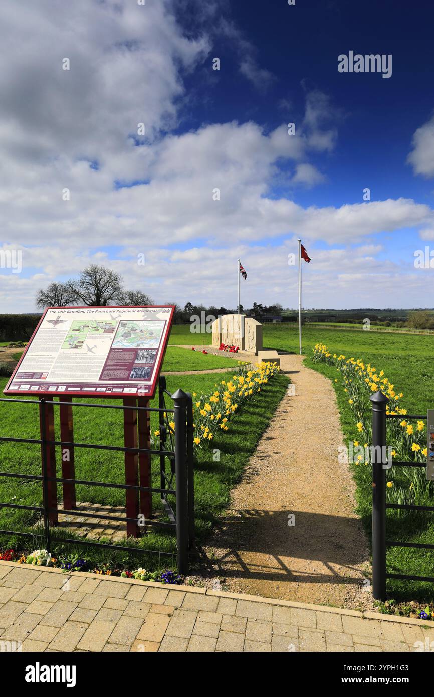 Das Denkmal des 10. Bataillons Fallschirmregiments, Burrough on the Hill Village, Leicestershire, England, Großbritannien Stockfoto