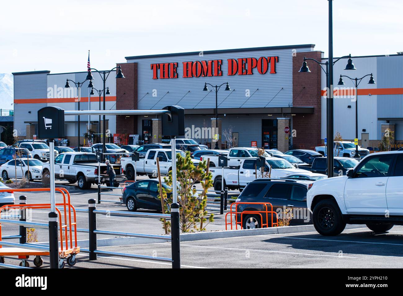 Außenansicht des Home Depot Stores am 30. November 2024 in Saratoga Springs, Utah, USA. Das Home Depot wurde 1978 von Bernie Marcus gegründet. Stockfoto