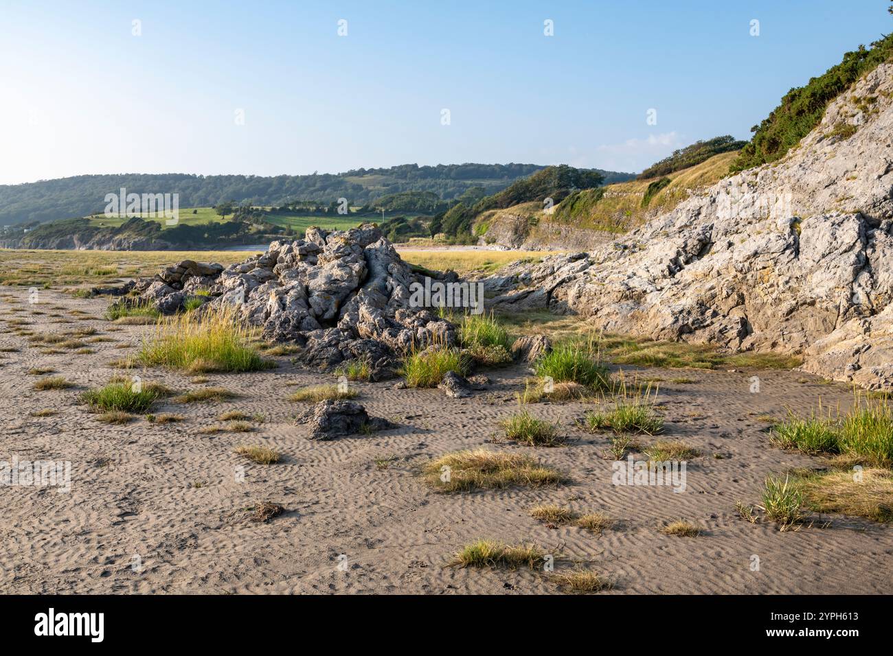 Ebbe in Silverdale am Rande der Morecambe Bay an der Küste von Lancashire, England. Stockfoto
