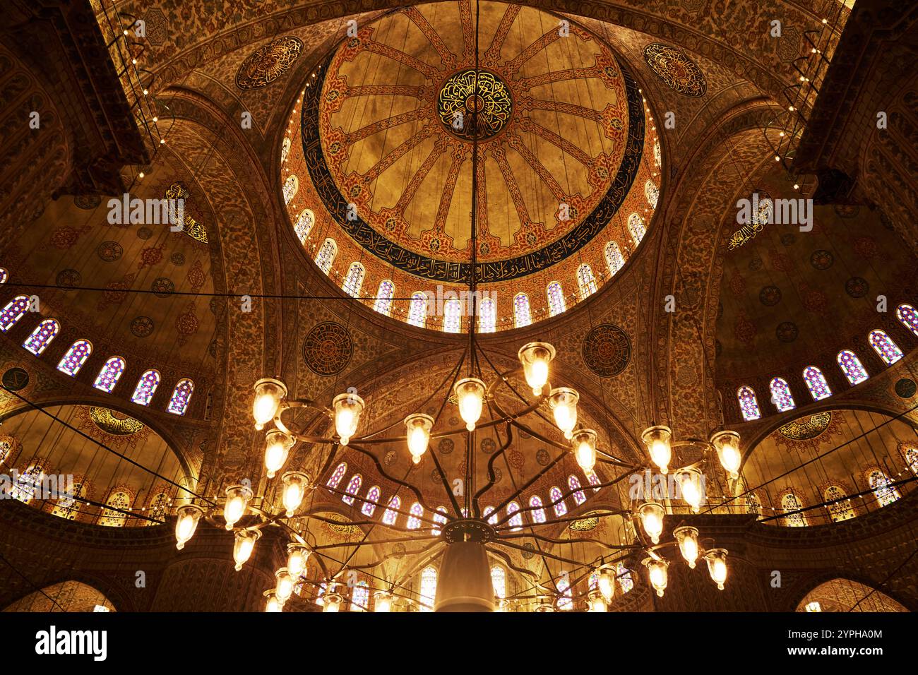 Innenfoto des Gewölbes der Blauen Moschee in Istanbul Stadt, Türkei Stockfoto