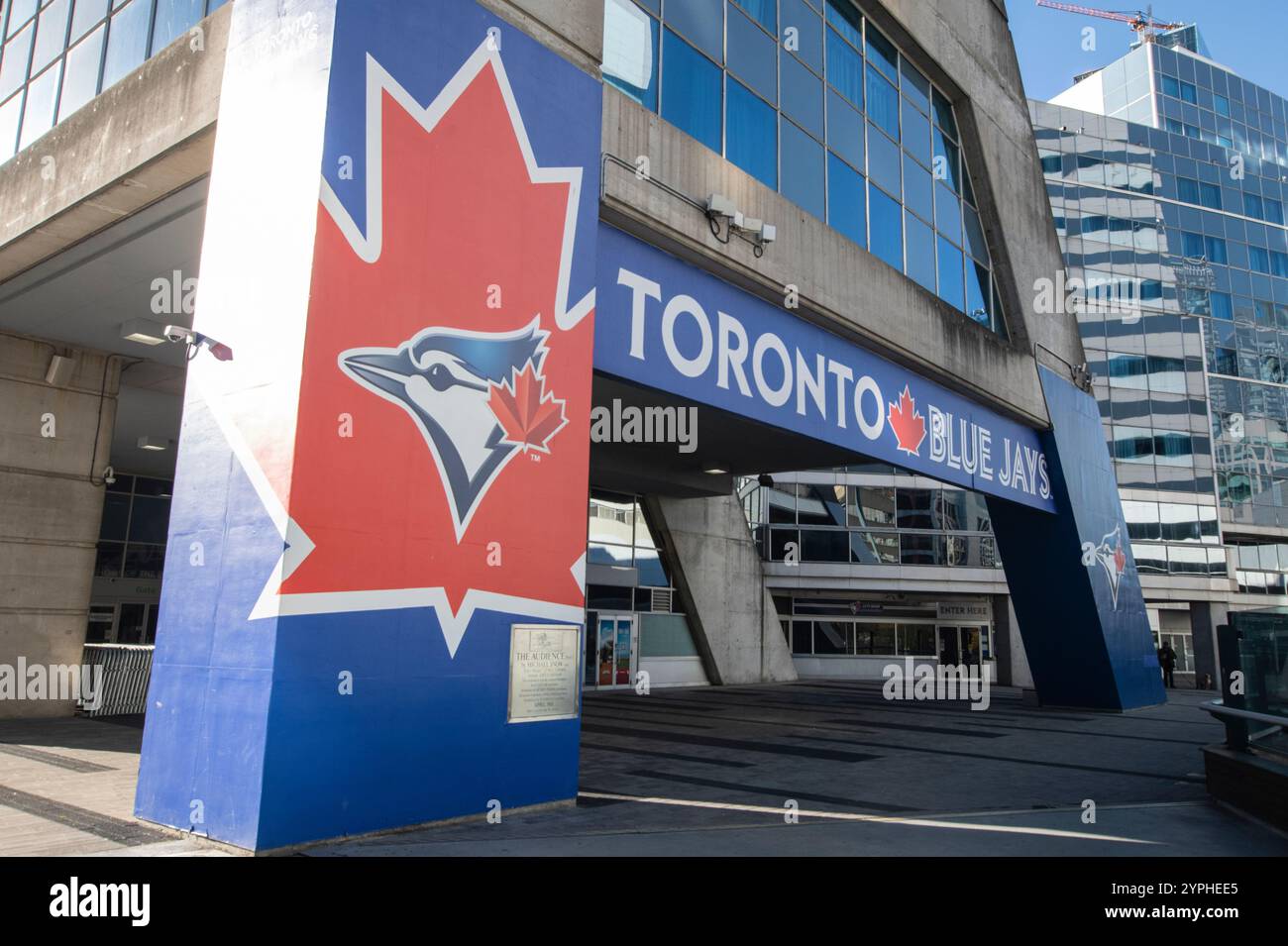 Schilder der der Toronto Blue Jays am Rogers Centre am Blue Jays Way in der Innenstadt von Toronto, Ontario, Kanada Stockfoto