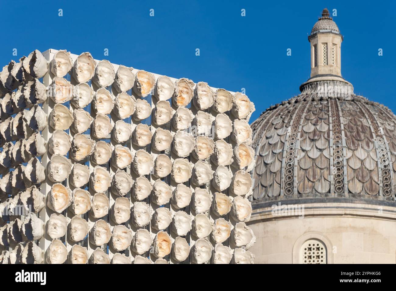 850 Improntas (850 Prägungen), Kunstform auf dem vierten Sockel in Trafalgar Square, London, UK. Abgüsse von Gesichtern von 850 Transmenschen aus aller Welt Stockfoto