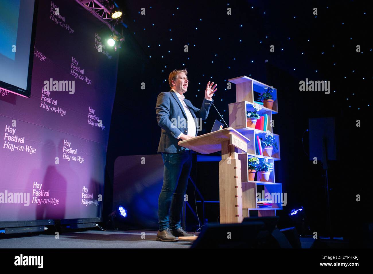 Hey-on-Wye, Wales, Großbritannien. Samstag, 30. November 2024. Chris Lintott beim Hay Festival Winter Weekend 2024. Quelle: Sam Hardwick/Alamy Live News. Stockfoto