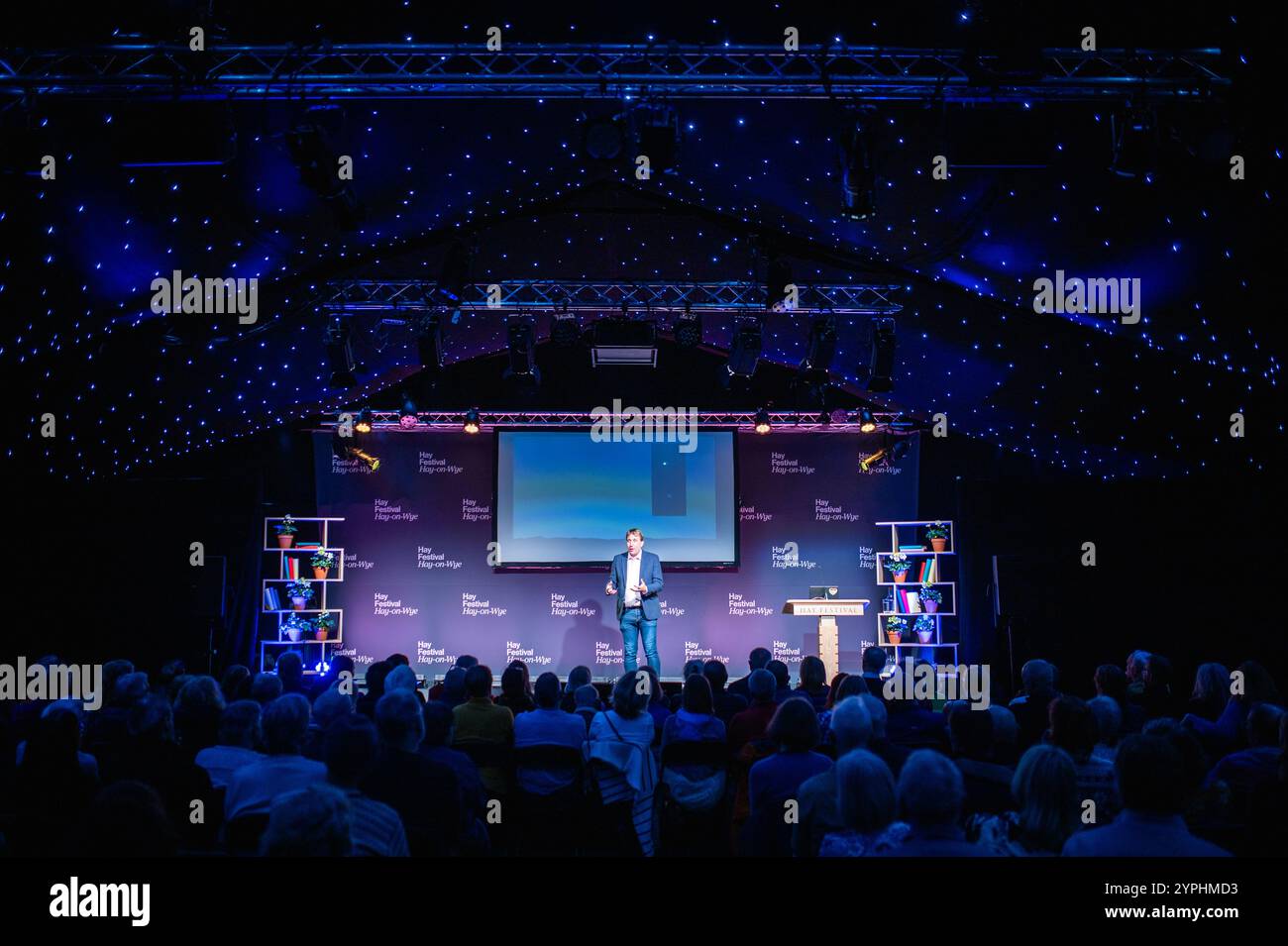 Hey-on-Wye, Wales, Großbritannien. Samstag, 30. November 2024. Chris Lintott beim Hay Festival Winter Weekend 2024. Quelle: Sam Hardwick/Alamy Live News. Stockfoto