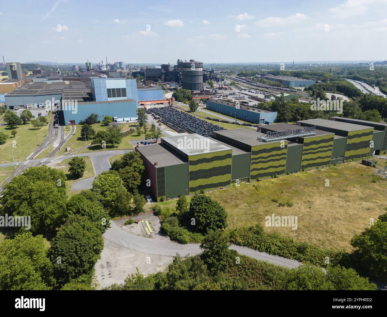 Heißband- und Walzwerk im Stahlwerk von ThyssenKrupp Steel. Das Kerngeschäft des Unternehmens ist die Stahlerzeugung und die Herstellung von Flachstücken Stockfoto