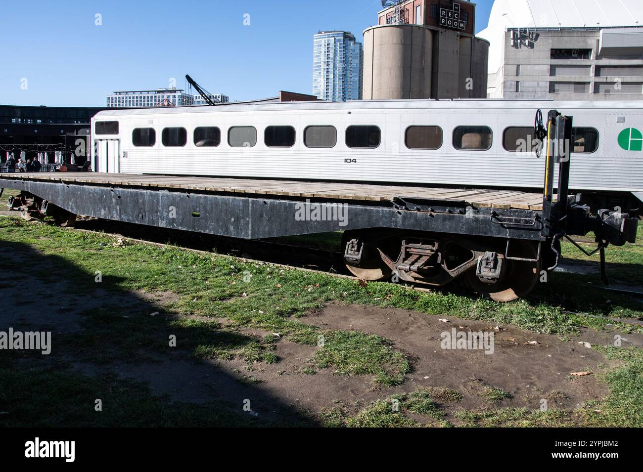 Personenwagen im Roundhouse Park am Bremner Boulevard im Zentrum von Toronto, Ontario, Kanada Stockfoto