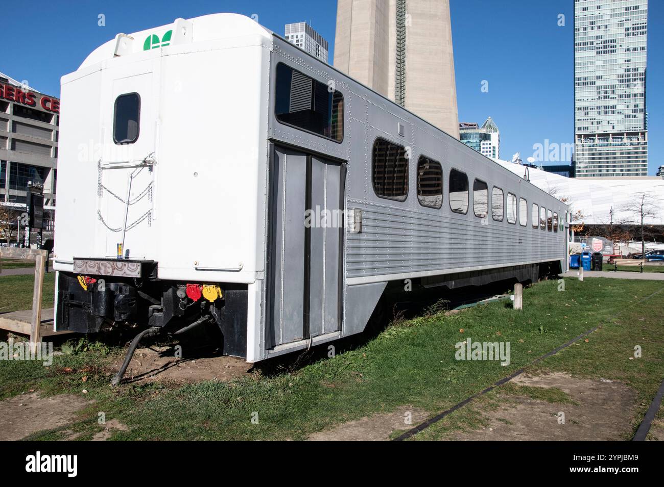 Personenwagen im Roundhouse Park am Bremner Boulevard im Zentrum von Toronto, Ontario, Kanada Stockfoto