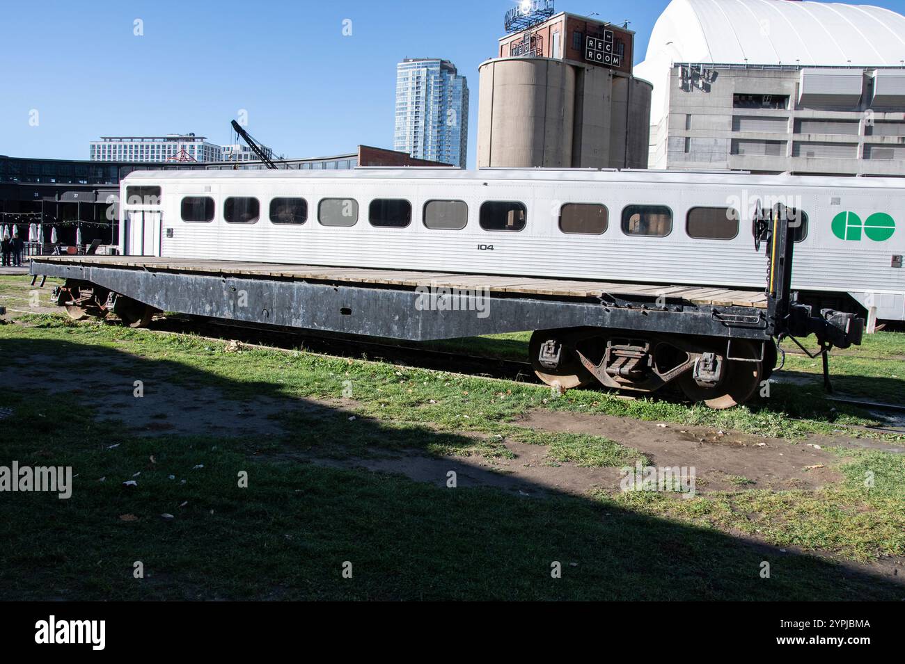 Personenwagen im Roundhouse Park am Bremner Boulevard im Zentrum von Toronto, Ontario, Kanada Stockfoto