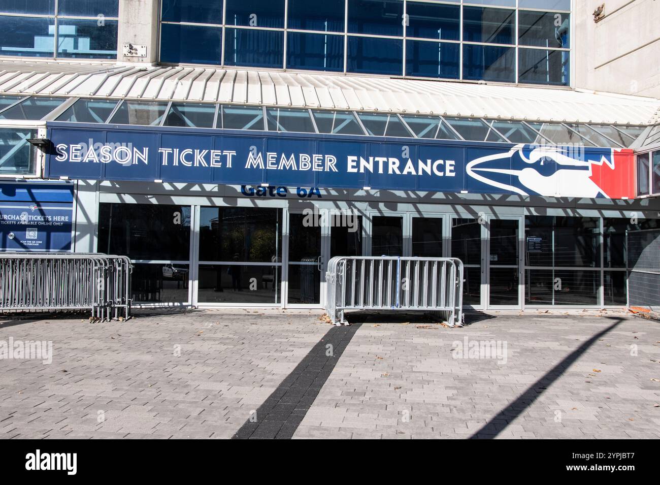 Eintrittsschild für Mitglieder der Saisonkarte am Rogers Centre am Blue Jays Way in der Innenstadt von Toronto, Ontario, Kanada Stockfoto