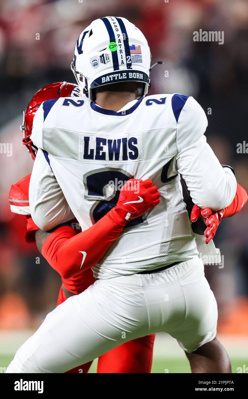 Las Vegas, NV, USA. November 2024 30. Der Nevada Wolf Pack Quarterback Brendon Lewis (2) wird von den UNLV Rebellen Johnathan Baldwin (3) während des College Football Spiels mit dem Nevada Wolf Pack und den UNLV Rebels im Allegiant Stadium in Las Vegas, NV, entlassen. Christopher Trim/CSM/Alamy Live News Stockfoto