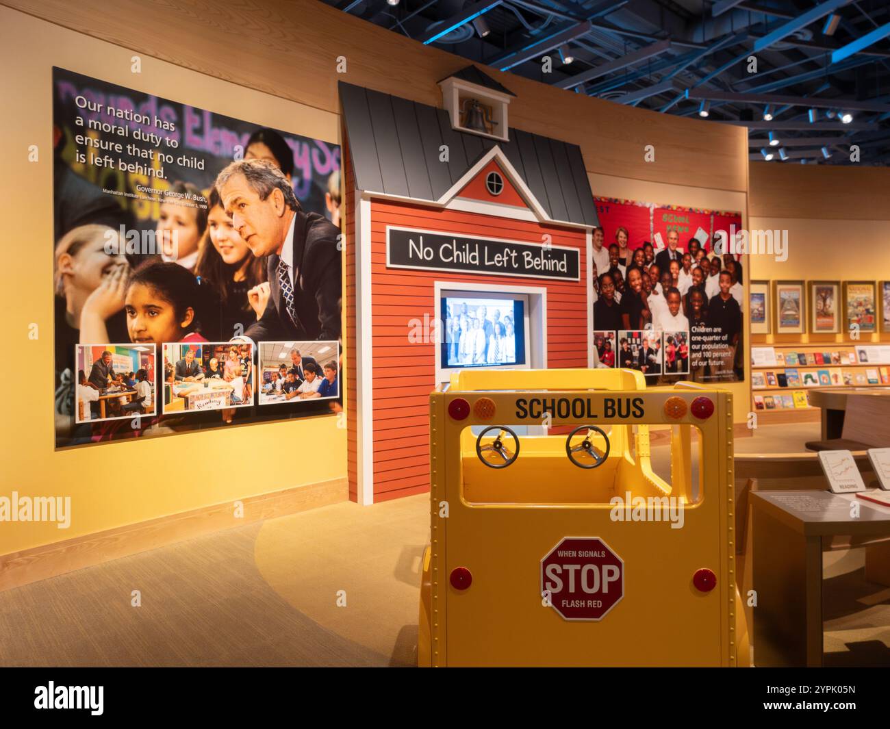 No Child Left Behind Bildungsplattform und Programme, die von George W. Bush ins Leben gerufen wurden und in dieser Bibliothek und im Museum in Dallas, Texas, ausgestellt werden. Stockfoto