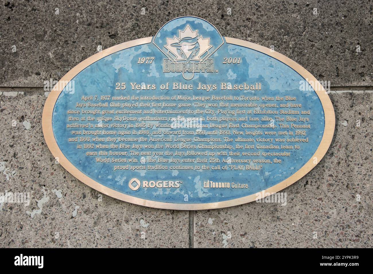 Plakette 25 Years of Blue Jays Baseball im Rogers Centre am Blue Jays Way im Zentrum von Toronto, Ontario, Kanada Stockfoto