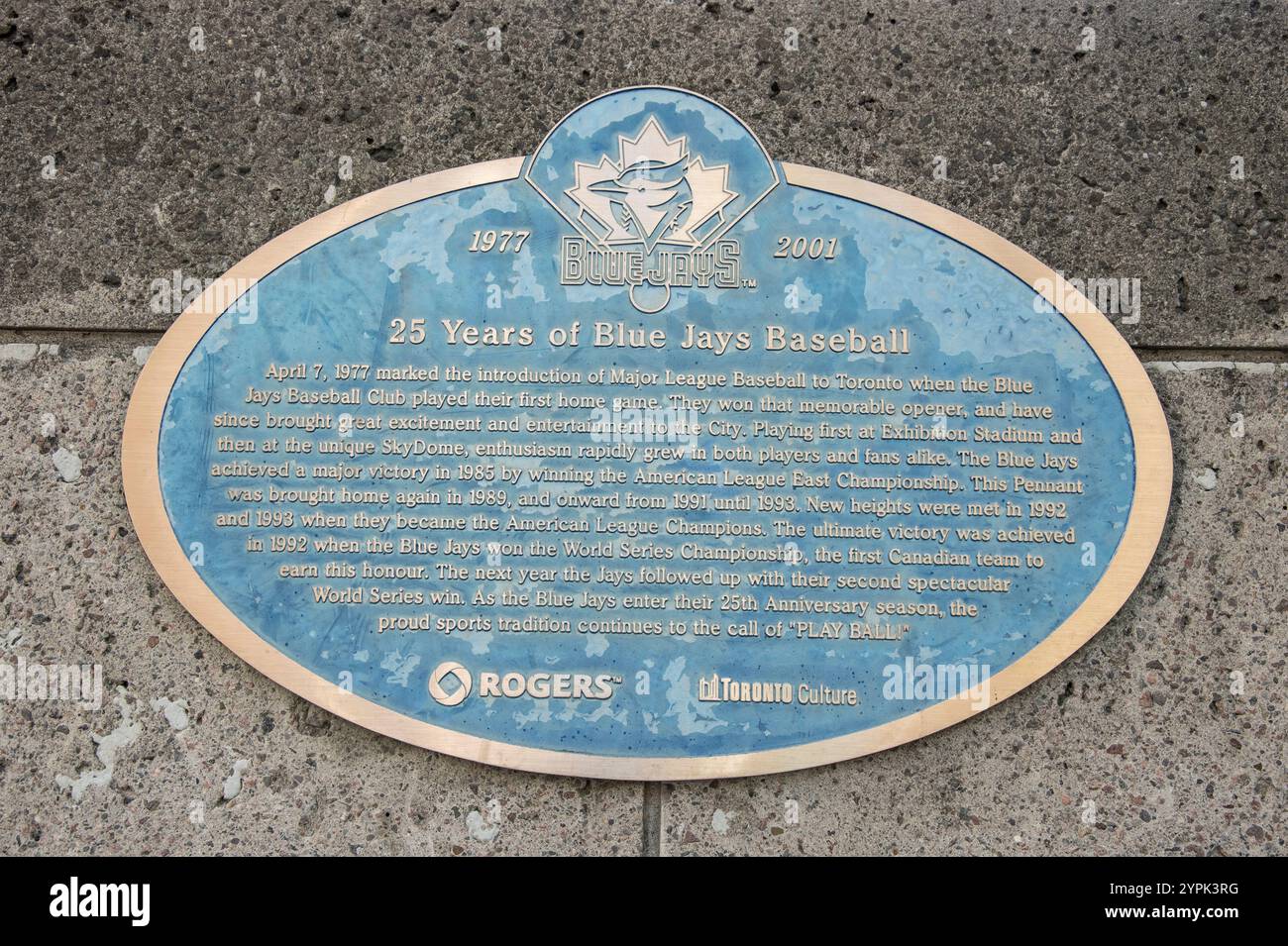 Plakette 25 Years of Blue Jays Baseball im Rogers Centre am Blue Jays Way im Zentrum von Toronto, Ontario, Kanada Stockfoto