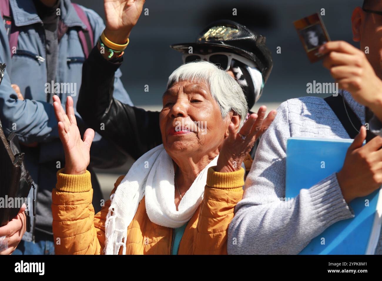 Mexiko-Stadt, Mexiko. November 2024 30. Hunderte von Anhängern und Fans der Diva des Goldenen Kinozeitalters von Mexiko, Silvia Pinal, nehmen an der posthumen Hommage im Palacio de Bellas Artes Teil. Die mexikanische Schauspielerin Silvia Pinal stirbt im Alter von 93 Jahren an einer Harnwegsinfektion am 30. November 2024 in Mexiko-Stadt. (Foto: Carlos Santiago/Eyepix Group) (Foto: Eyepix/NurPhoto) Credit: NurPhoto SRL/Alamy Live News Stockfoto