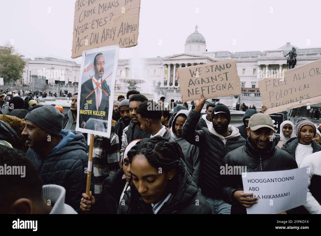 London, Großbritannien. November 2024 30. Die Oromo Liberation Group organisiert einen Protest in London, der sich für Gerechtigkeit und Menschenrechte für das Volk der Oromo einsetzt. Die Demonstranten machen auf die anhaltende Verfolgung und Ausgrenzung der Oromo-Gemeinschaft in Äthiopien aufmerksam und fordern internationale Intervention und Rechenschaftspflicht. Mit der Demonstration sollen die Stimmen der Betroffenen verstärkt und die dringende Notwendigkeit von Gerechtigkeit und Gleichheit hervorgehoben werden. (Foto: Joao Daniel Pereira/SIPA USA) Credit: SIPA USA/Alamy Live News Stockfoto