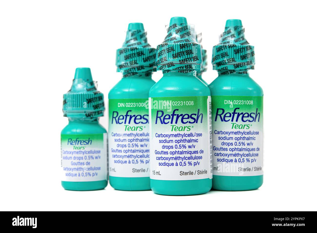 Kleine Plastikflaschen mit Refresh Tears. Stockfoto