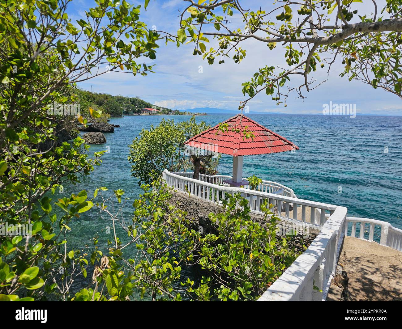 Strandtag und unterhaltsamer Tag beginnen! Dieses Paradies ist perfekt! Stockfoto