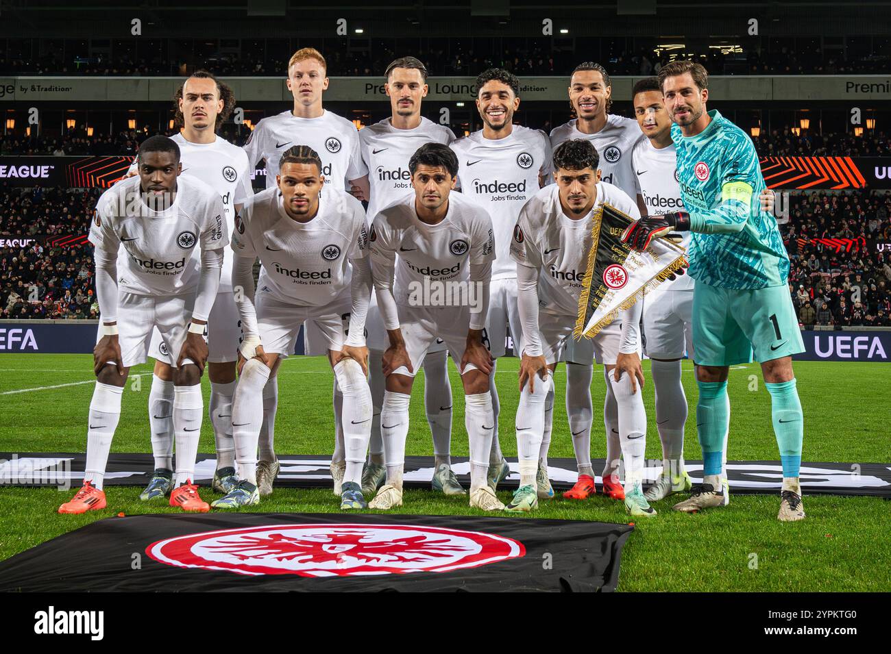 Herning, Dänemark. November 2024. Das Startelf von Eintracht Frankfurt für das UEFA Europa League Spiel zwischen dem FC Midtjylland und Eintracht Frankfurt in der MCH Arena in Herning. Stockfoto