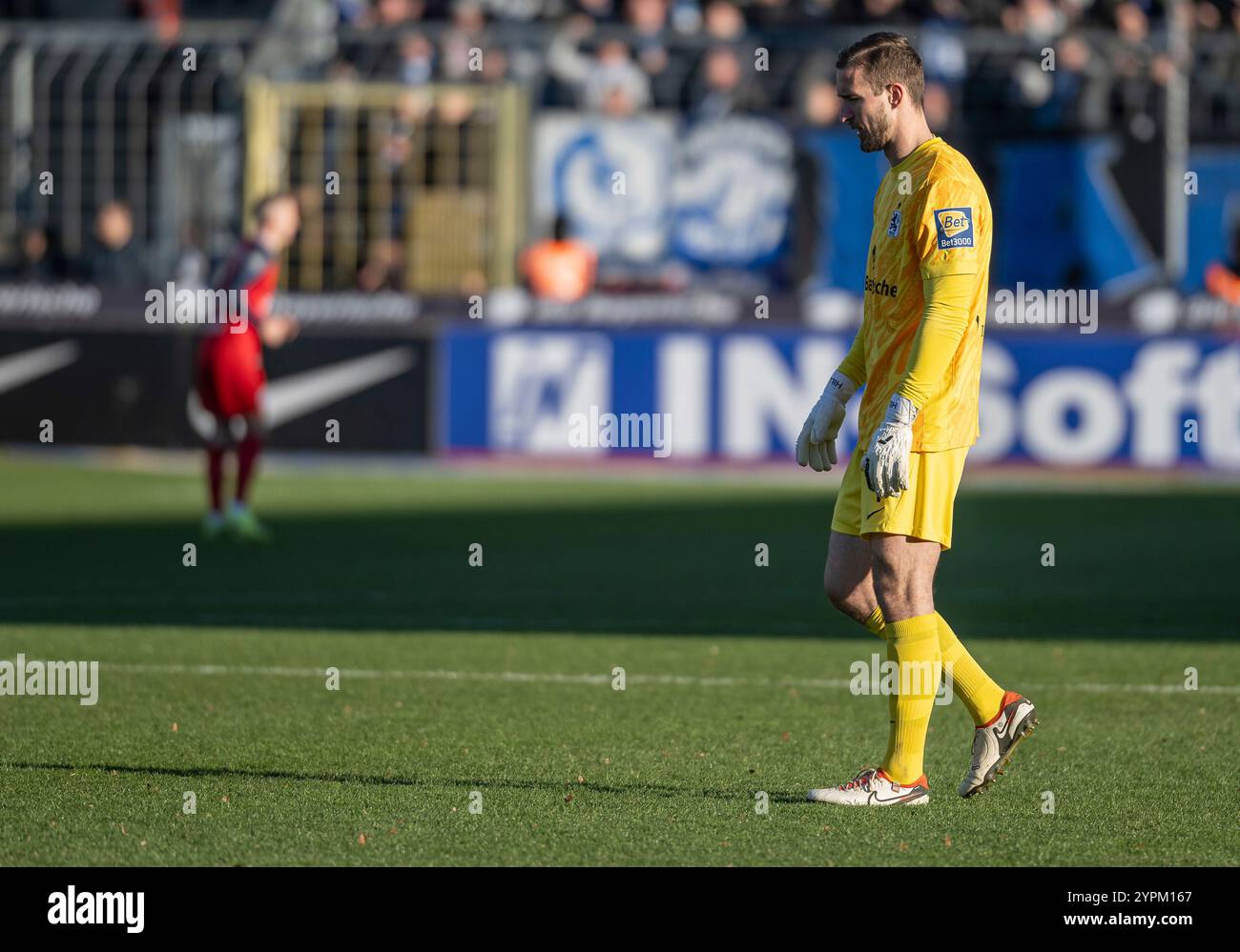 München, Deutschland. November 2024 30. Marco Hiller (Torwart, TSV 1860 München, Nr. 1). GER, TSV 1860 München gegen den FC Hansa Rostock, Fussball, 3. Bundesliga, 16. Spieltag, Saison 2024/2025, 30.11.2024. (DIE DFL-DFB-VORSCHRIFTEN VERBIETEN DIE VERWENDUNG VON FOTOS ALS BILDSEQUENZEN UND/ODER QUASI-VIDEO). Foto: Eibner-Pressefoto/Heike feiner Credit: dpa/Alamy Live News Stockfoto