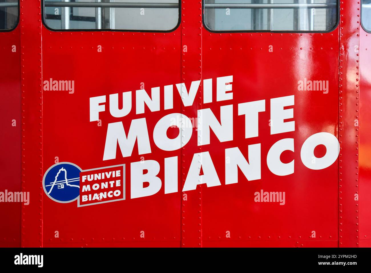 Nahaufnahme einer alten Seilbahn der ehemaligen Funivie Monte Bianco, heute Skyway Monte Bianco Seilbahn, Courmayeur, Aostatal, Italien Stockfoto