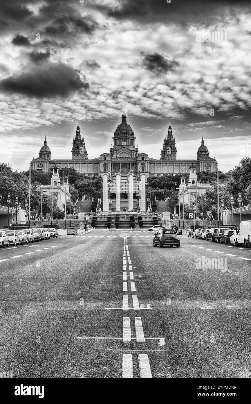 Fassade des Nationalen Kunstmuseums von Katalonien, gemeinhin als MNAC abgekürzt, landschaftliches Wahrzeichen in Barcelona, Katalonien, Spanien Stockfoto