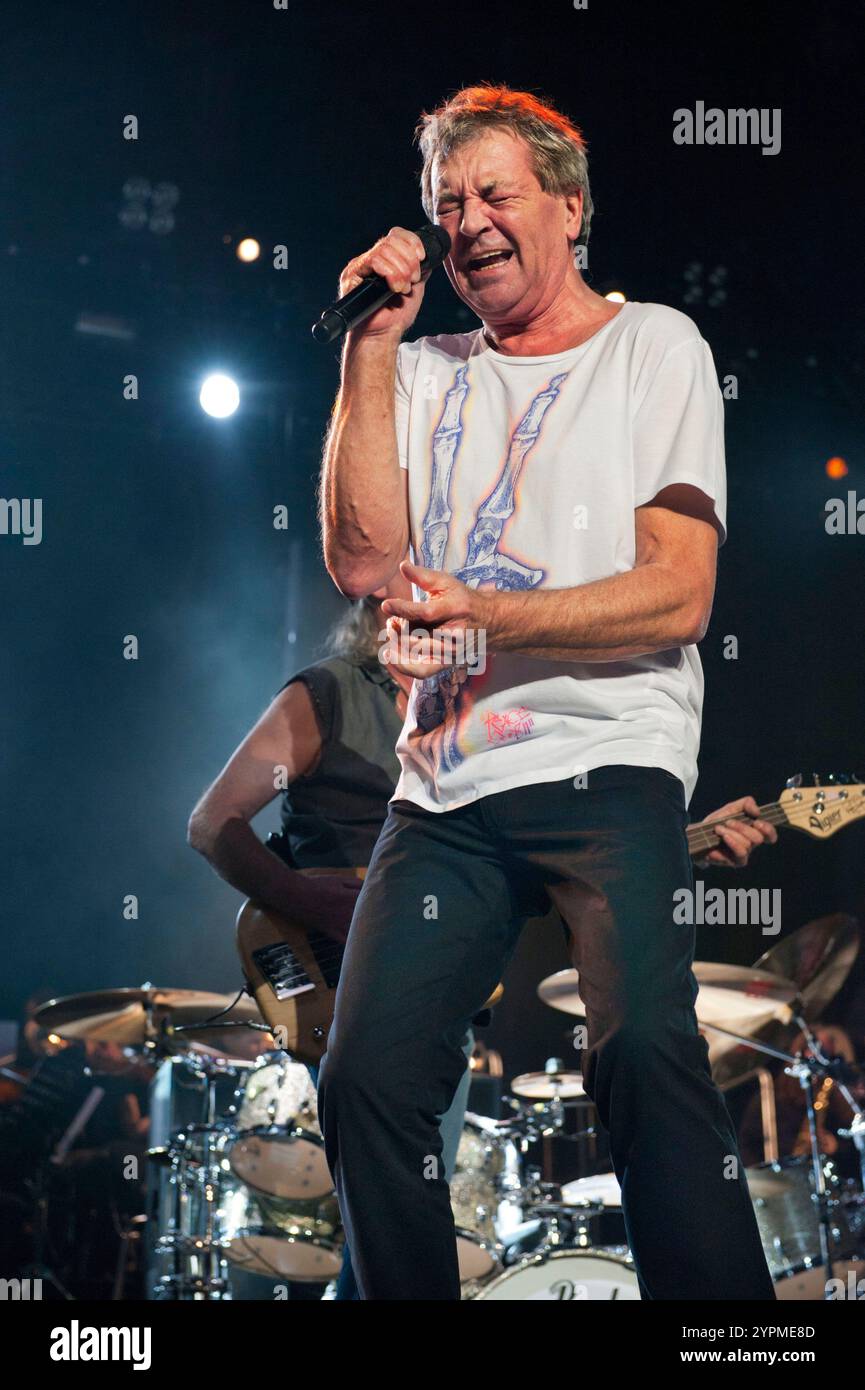 Die Heavy-Rock-Band Deep Purple gastierte am 27. November 2011 im NEC Birmingham. Ian Gillan Leadsänger, Mitte. Stockfoto