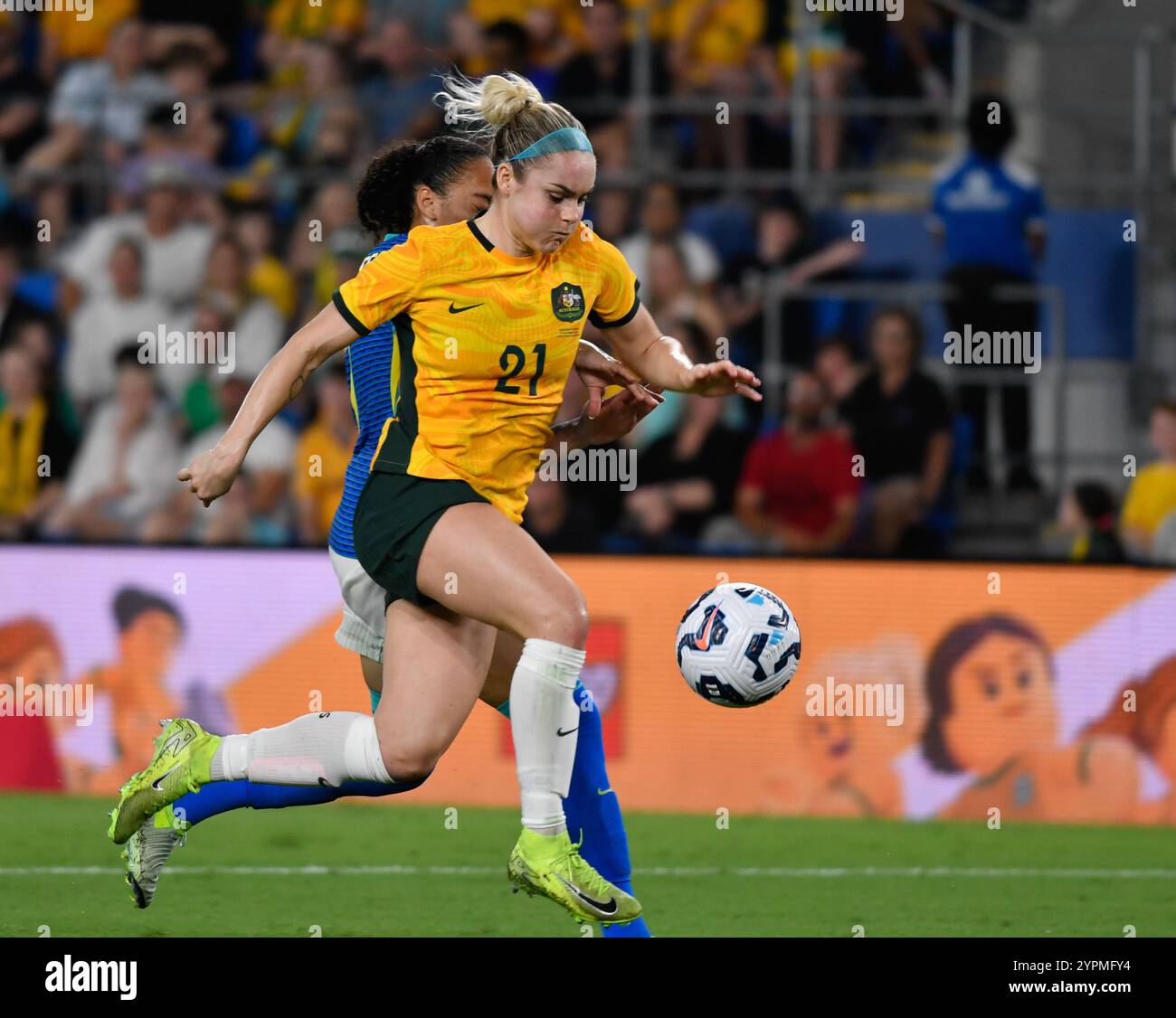 Gold Coast, Australien. 1. Dezember 2024, Australierin Elle Carpenter im internationalen Freundschaftsspiel Australien gegen Brasilien. Quelle: Kleber Osorio/Alamy Live News Stockfoto