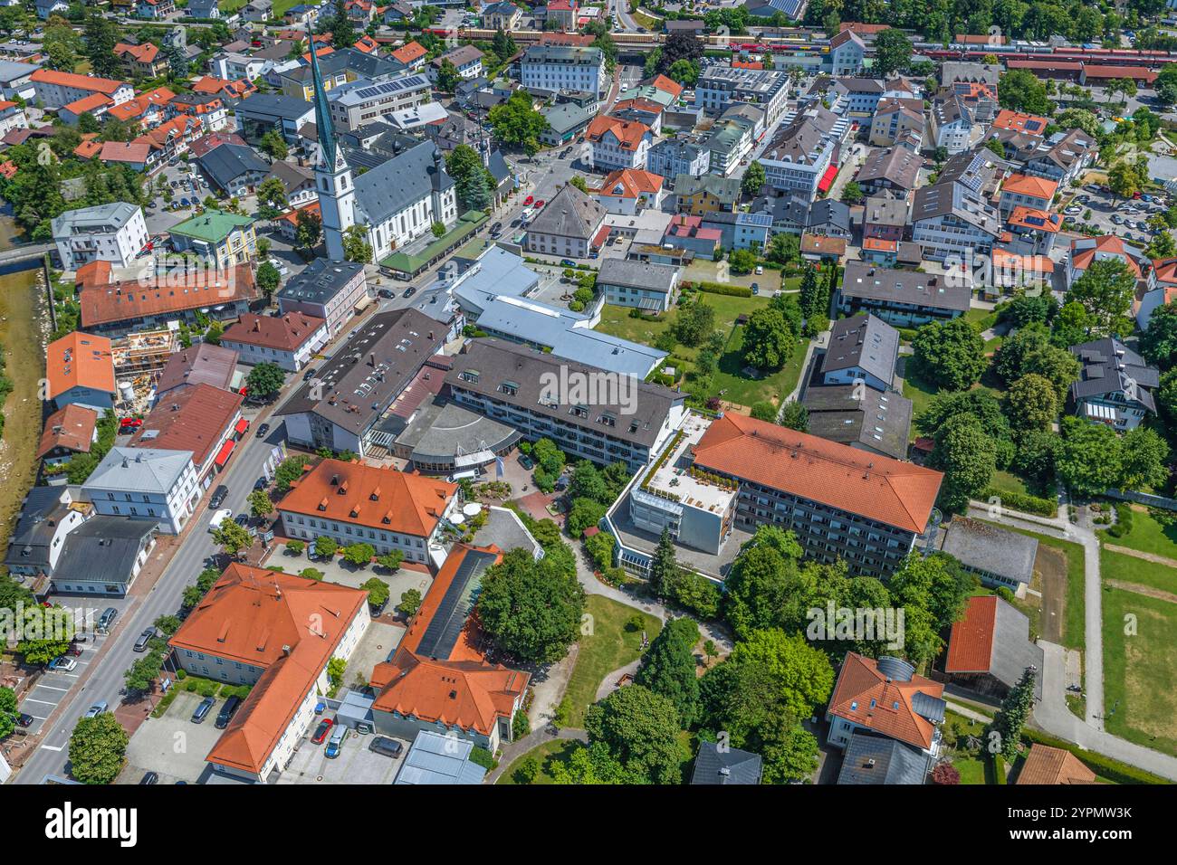 Blick auf die Kurstadt Prien am Westufer des Chiemsees im Chiemgau im Sommer Stockfoto