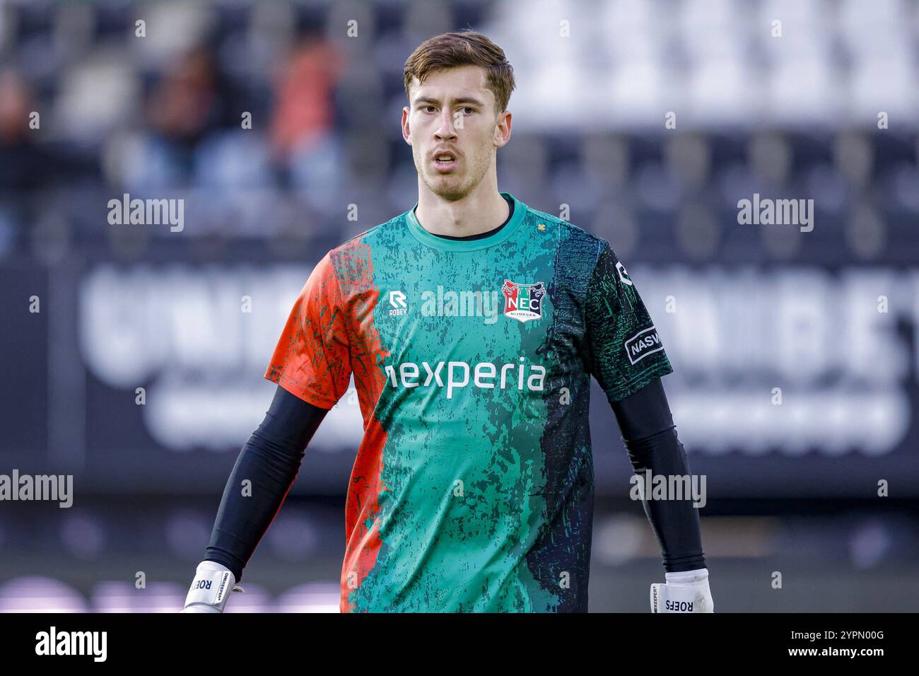 NIJMEGEN, 01-12-2024 , Goffert Stadium, Football, Dutch eredivisie, Saison 2024 / 2025, NEC Torhüter Robin Roefs während des Aufwärmens NEC - Ajax. Stockfoto