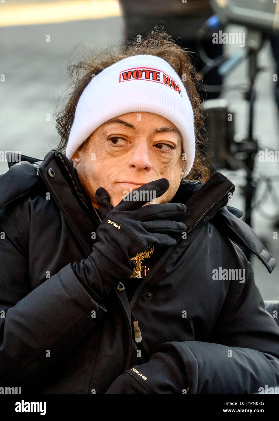 Liz Carr - Schauspielerin und Aktivistin für Behindertenrechte - bei einem Protest in Westminster gegen Kim Leadbeater Abgeordnete Assisted Dying Private Members Bill, 29t Stockfoto