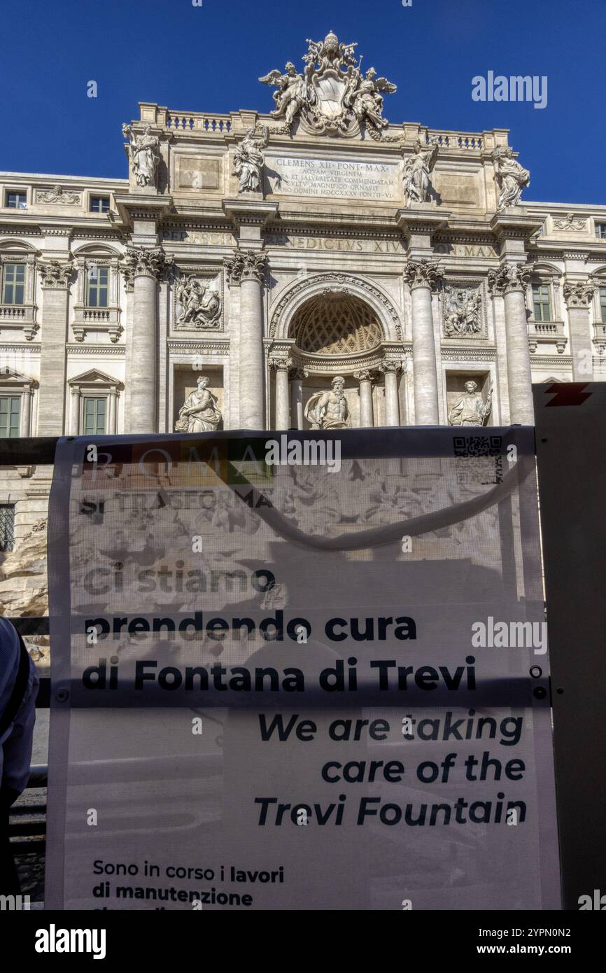 Rom, Italien-1. November 2024: Fontana di Trevi ist der größte barocke Brunnen in Rom, der sich auf das Jubiläum 2025 vorbereitet. Stockfoto