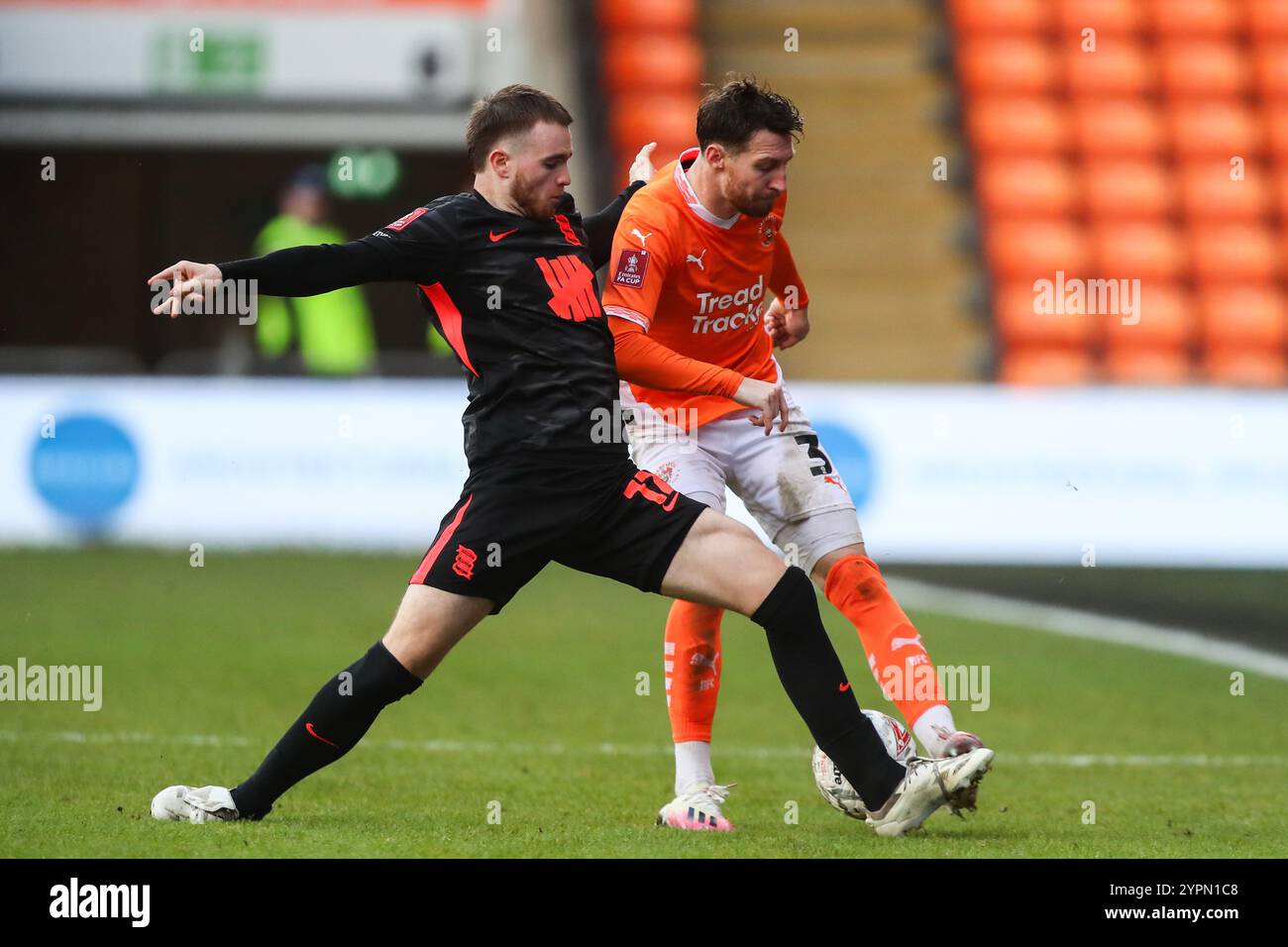 Marc Leonard von Birmingham City bekämpft James Ehemann von Blackpool während des Emirates FA Cup 2nd Round Match Blackpool vs Birmingham City in der Bloomfield Road, Blackpool, Vereinigtes Königreich, 1. Dezember 2024 (Foto: Gareth Evans/News Images) in Blackpool, Vereinigtes Königreich am 1. Dezember 2024. (Foto: Gareth Evans/News Images/SIPA USA) Stockfoto