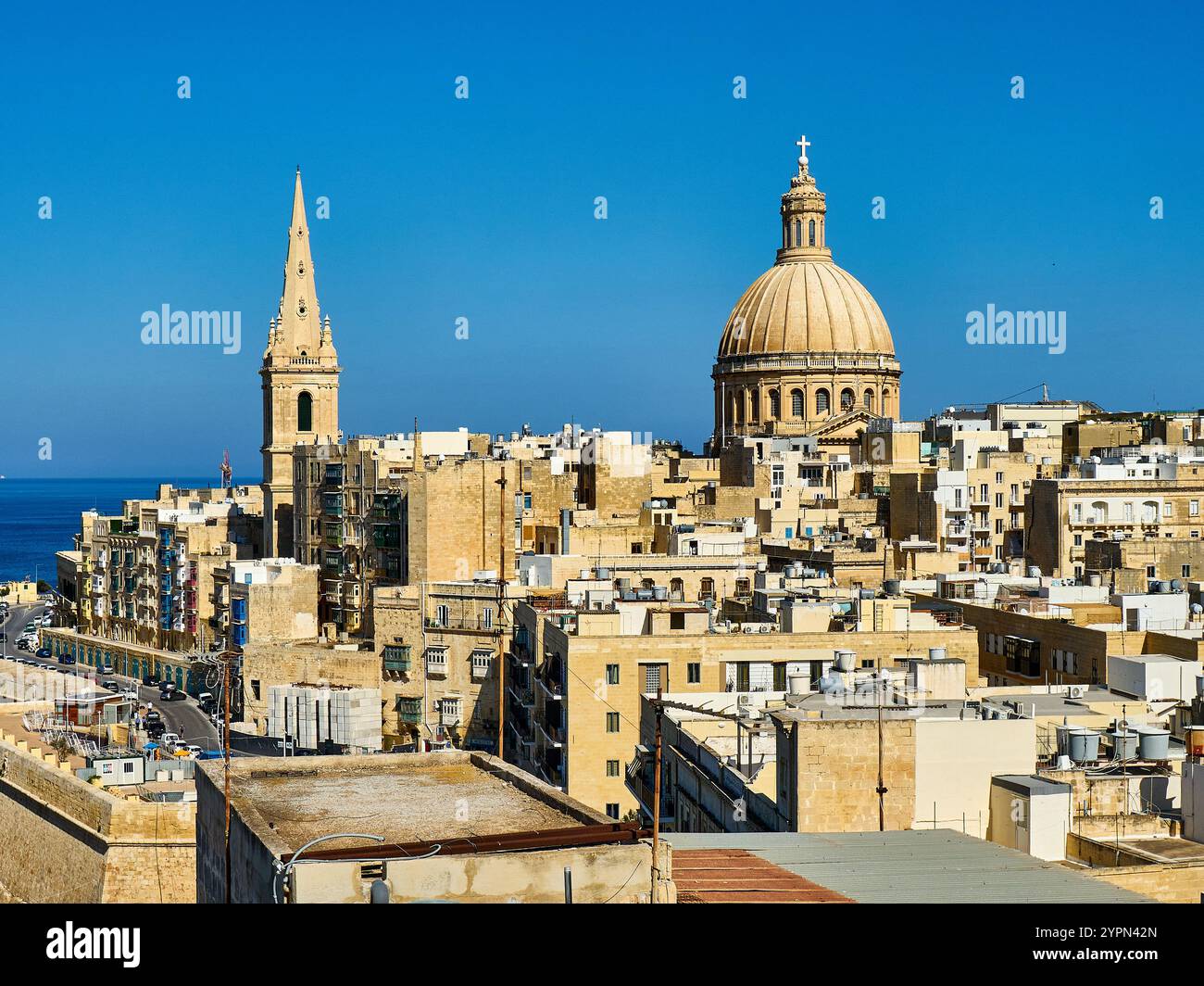 Stadtbild von Valletta mit St. Paul's Cathedral, Malta Stockfoto