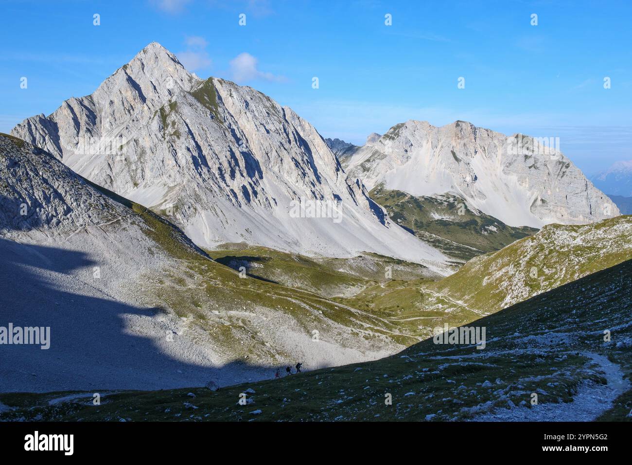 Berggipfel Rumer Spitze. Karwendelgebirge. Nördliche Kalkalpen. Tirol, Österreich. Europa. Stockfoto