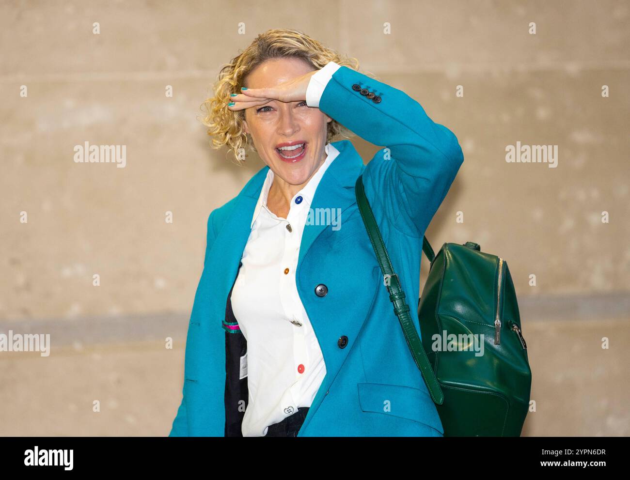 London, Großbritannien. Dezember 2024. Die Fernsehmoderatorin und Journalistin Cathy Newman kommt bei der BBC an. Seit 2008 arbeitet sie für Channel 4 News. Quelle: Karl Black/Alamy Live News Stockfoto