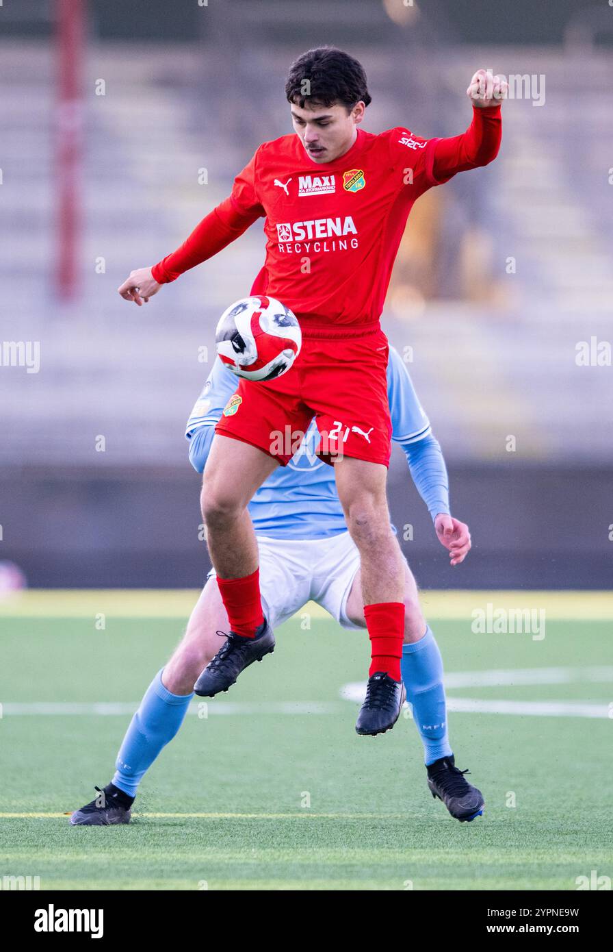 Malmoe, Schweden. Dezember 2024. Oliver Hägglund (21) von Torslanda IK wurde während des Svenska Cupen Spiels zwischen Torslanda IK und Malmoe FF bei Malmoe Idrottsplats in Malmoe gesehen. Quelle: Gonzales Photo/Alamy Live News Stockfoto