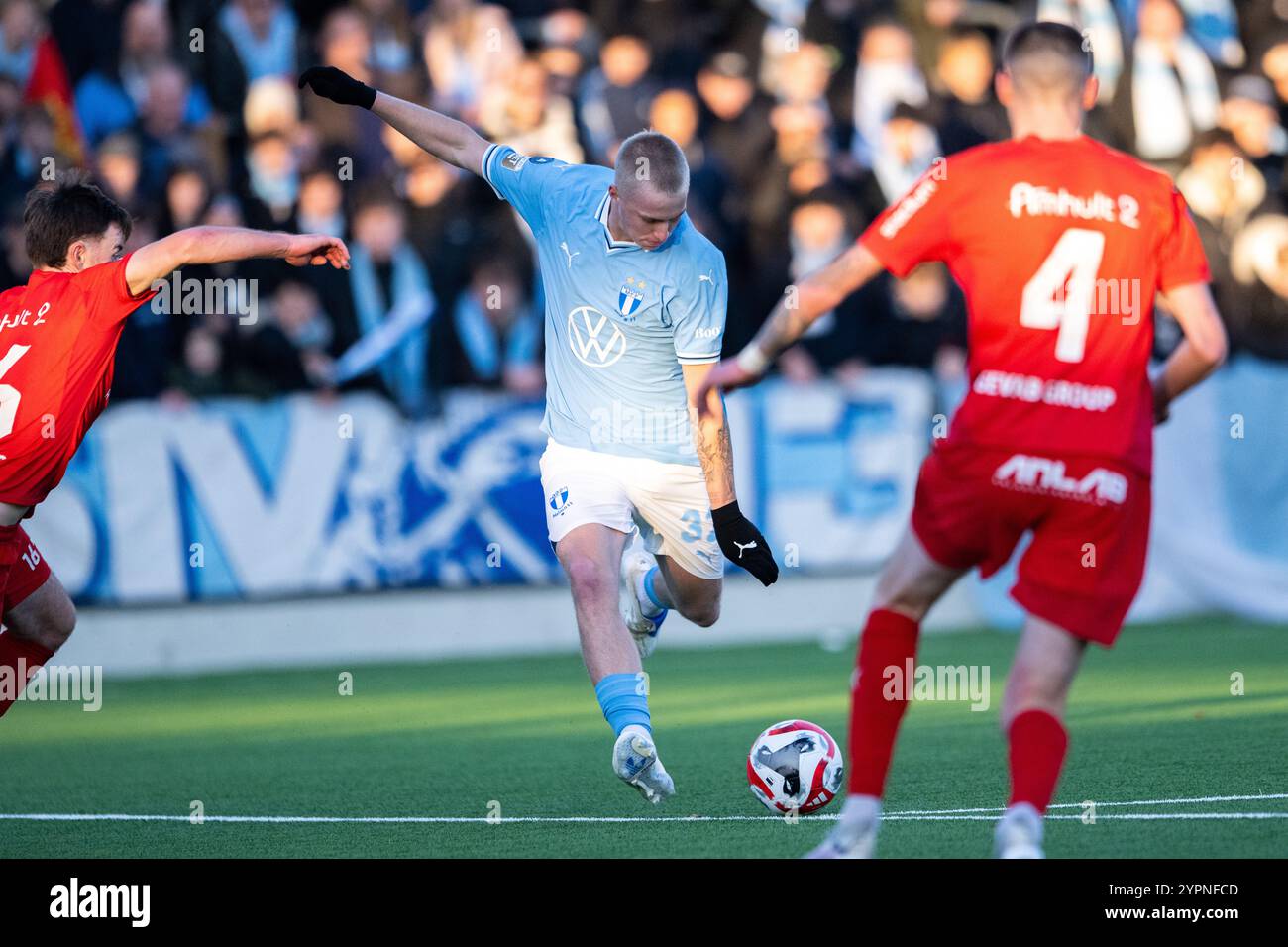 Malmoe, Schweden. Dezember 2024. Daniel Gudjohnsen (32) von Malmoe FF, der während des Svenska-Cupen-Spiels zwischen Torslanda IK und Malmoe FF bei Malmoe Idrottsplats in Malmoe zu sehen war. Quelle: Gonzales Photo/Alamy Live News Stockfoto