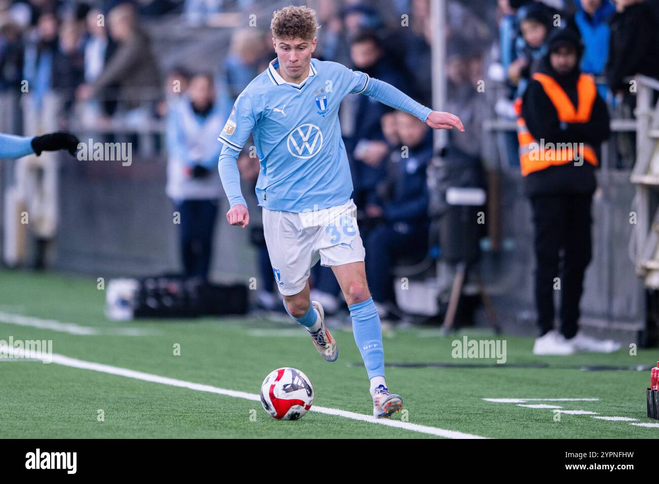 Malmoe, Schweden. Dezember 2024. Hugo Bolin (38) von Malmoe FF wurde während des Svenska Cupen Spiels zwischen Torslanda IK und Malmoe FF bei Malmoe Idrottsplats in Malmoe gesehen. Quelle: Gonzales Photo/Alamy Live News Stockfoto