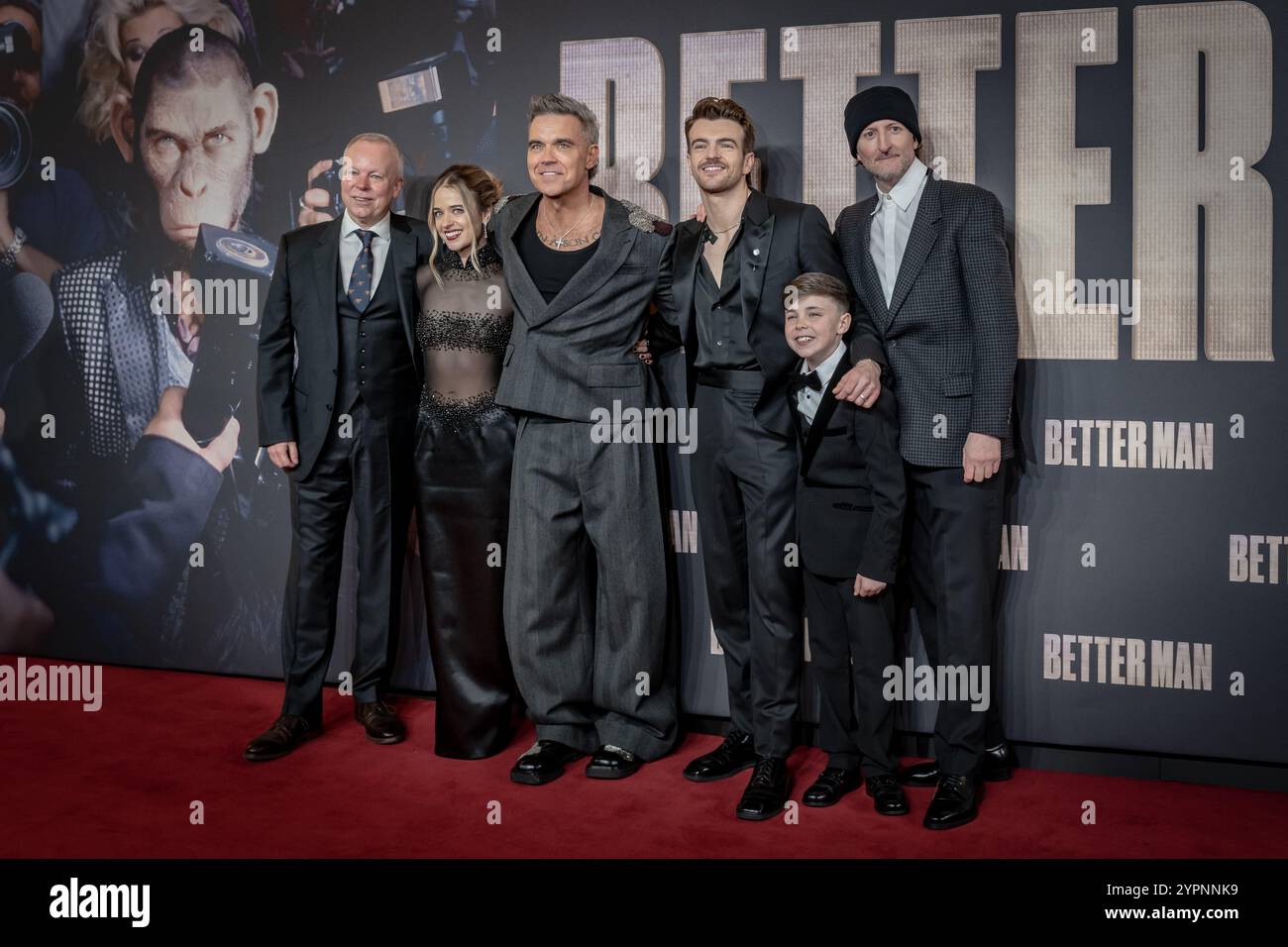 Robbie Williams und Cast kommen zur europäischen Premiere von Better man im Odeon Luxe Leicester Square Cinema. Stockfoto