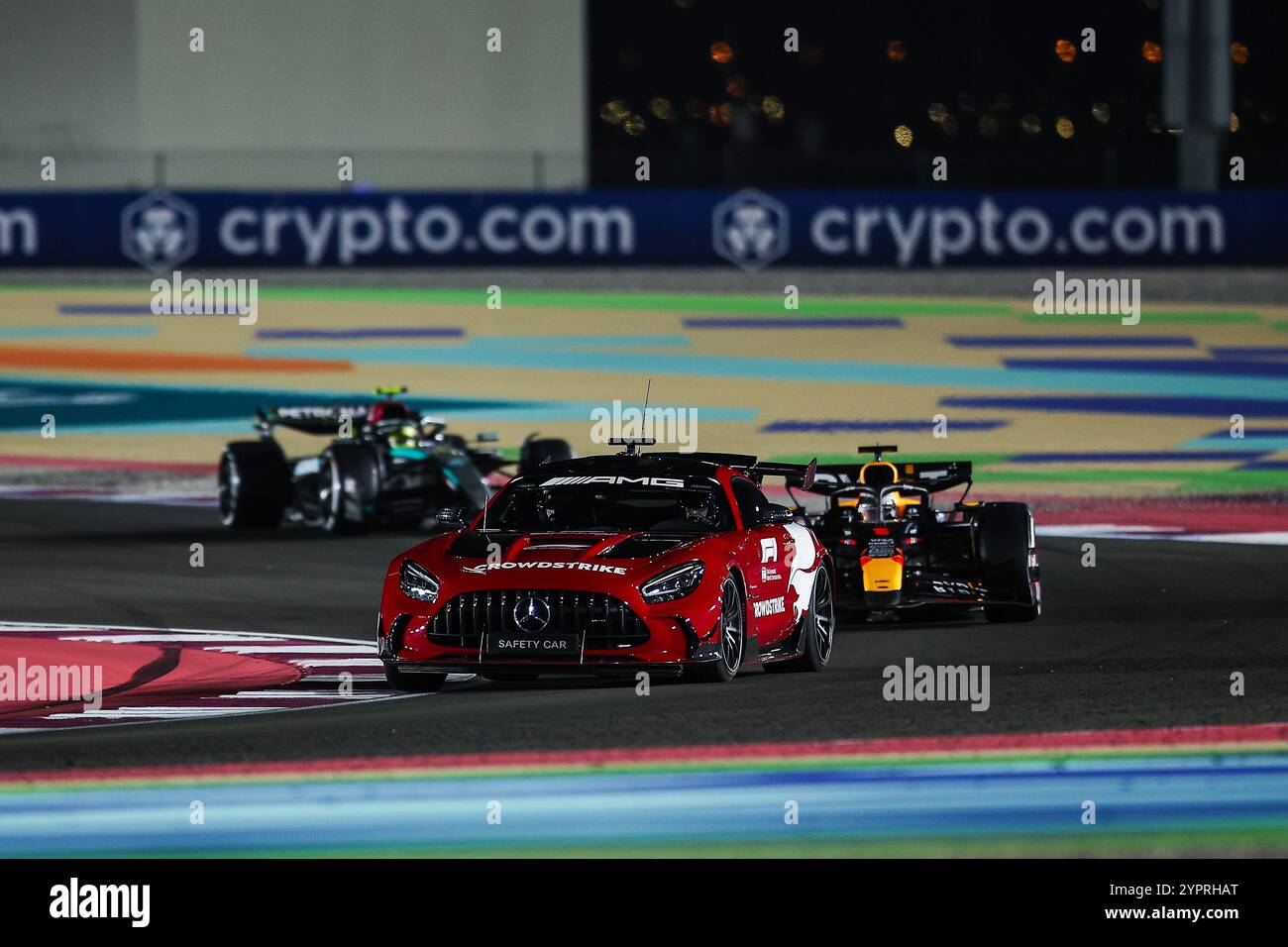 Lusail, Katar. Dezember 2024. FIA Mercedes-AMG GT Black Series Safety Car während des Formel 1 Qatar Airways Qatar Grand Prix 2024, 23. Runde der Formel-1-Weltmeisterschaft 2024 vom 29. November bis 1. Dezember 2024 auf dem Lusail International Circuit in Lusail, Katar - Foto DPPI Credit: DPPI Media/Alamy Live News Stockfoto