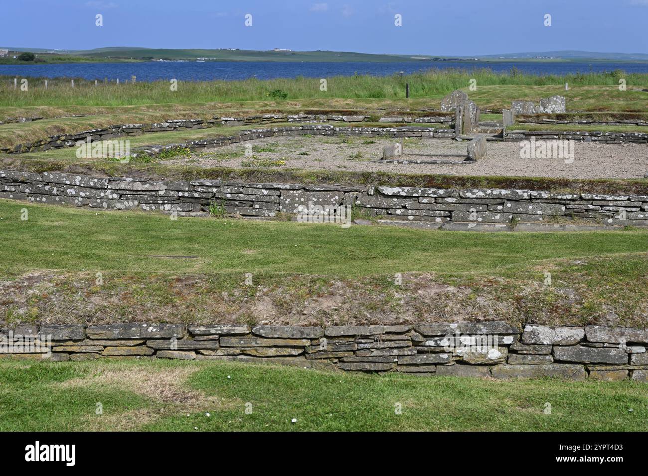 Überreste der neolithischen Barnhouse Village Siedlung neben Loch Harray auf dem Orkney Festland, Schottland Juni Stockfoto