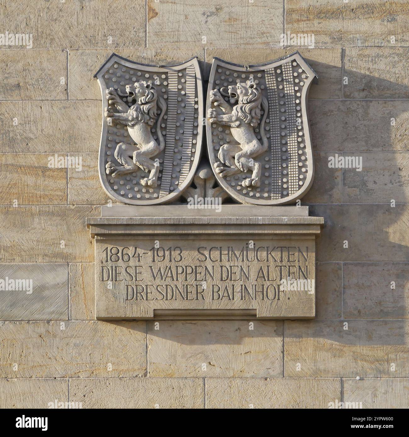 Wappen des alten Dresdner Bahnhofs am heutigen Hauptbahnhof. Leipzig, Sachsen, Deutschland, Europa Stockfoto