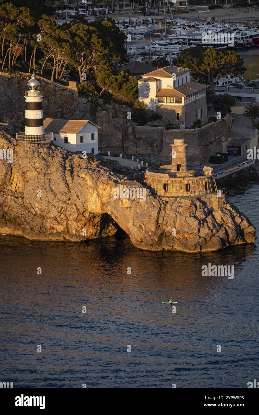 Leuchtturm Punta de Sa Creu, Hafen Soller, Mallorca, Balearen, Spanien, Europa Stockfoto