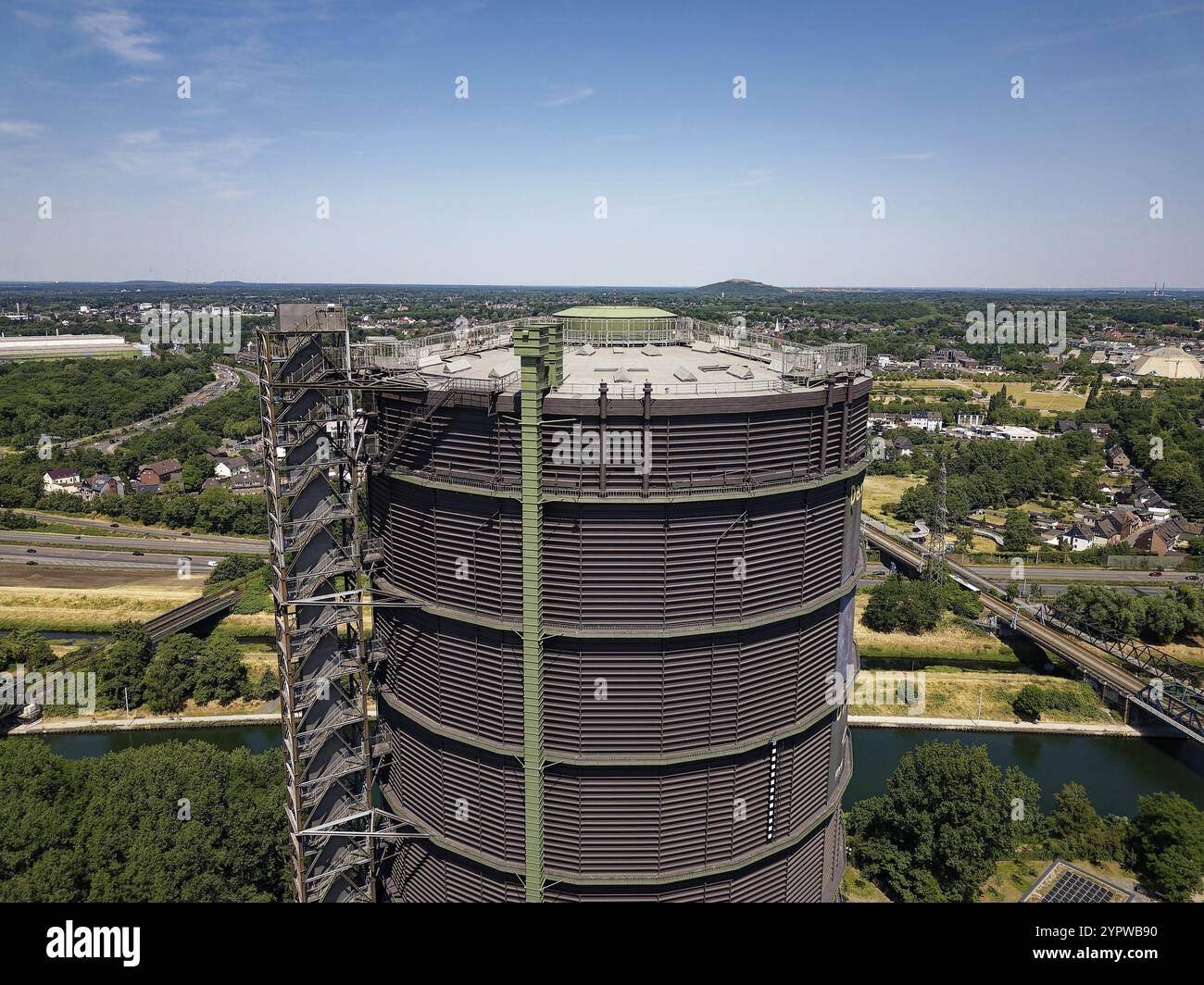 Das Gasometer Oberhausen ist ein industriell-kulturelles und kommunales ...