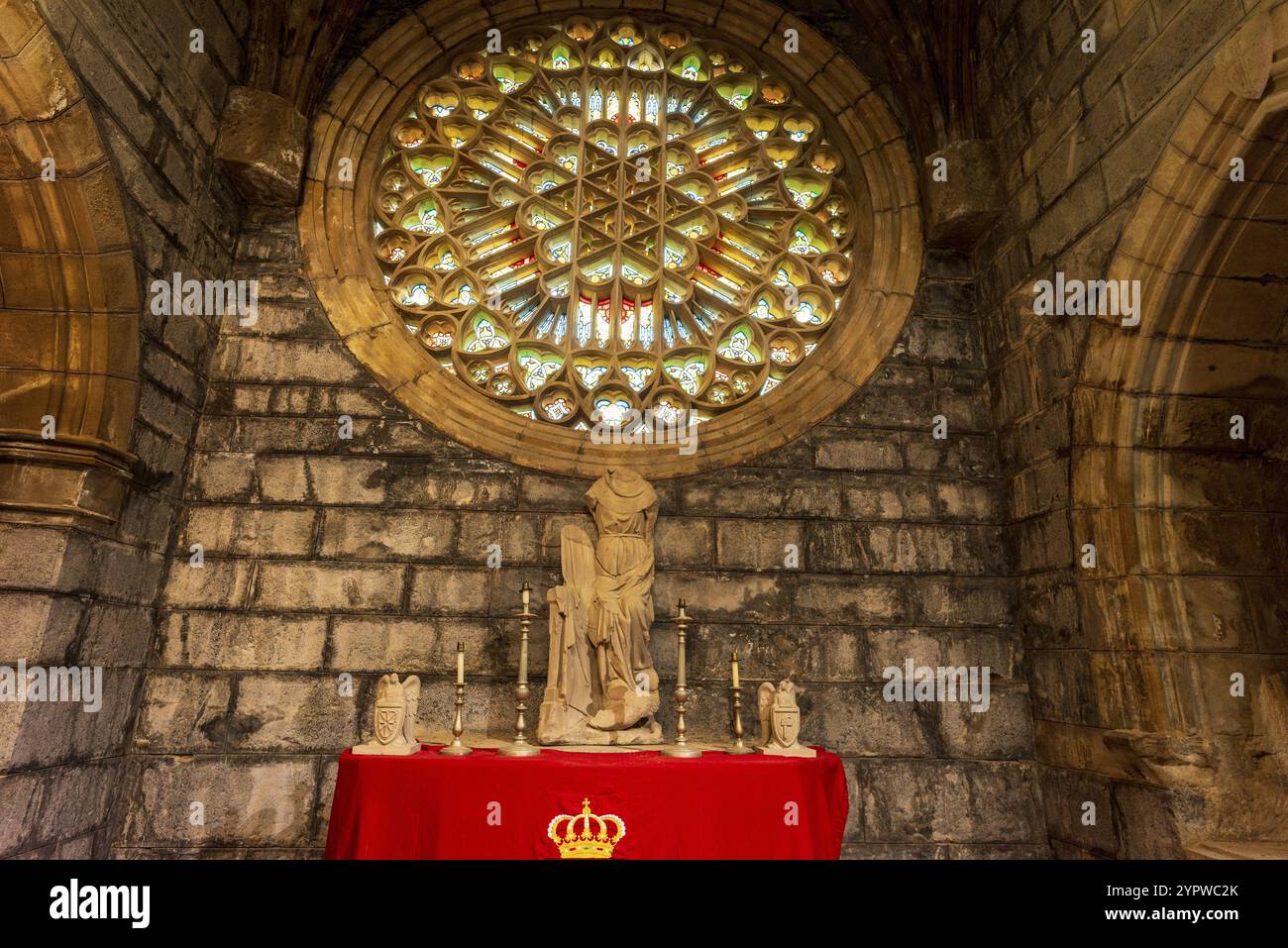 Grab von Sancho VII. Dem Starken, Kapitelhaus, Roncesvalles, Königliche Stiftskirche Santa Maria de Roncesvalles, Straße von Santiago, Navarra, Spanien, Stockfoto