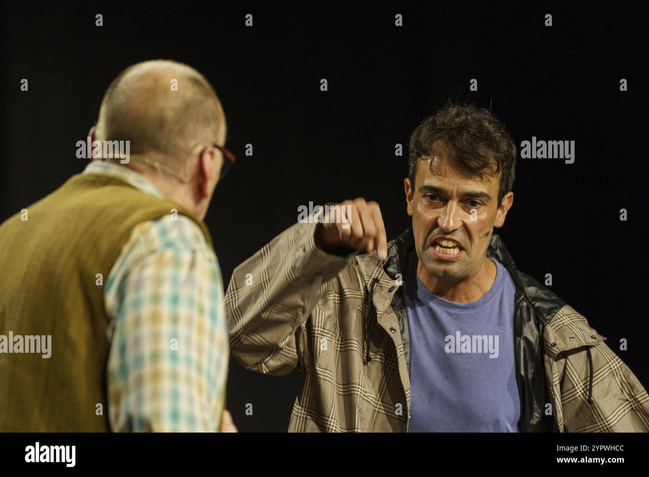 Escalar un gegant, Theateraufführung, gespielt von Xavi Nunez und Santi Pons, Regie Bernat Molina, La Lluna en Vers Festival, Binissalem Stockfoto